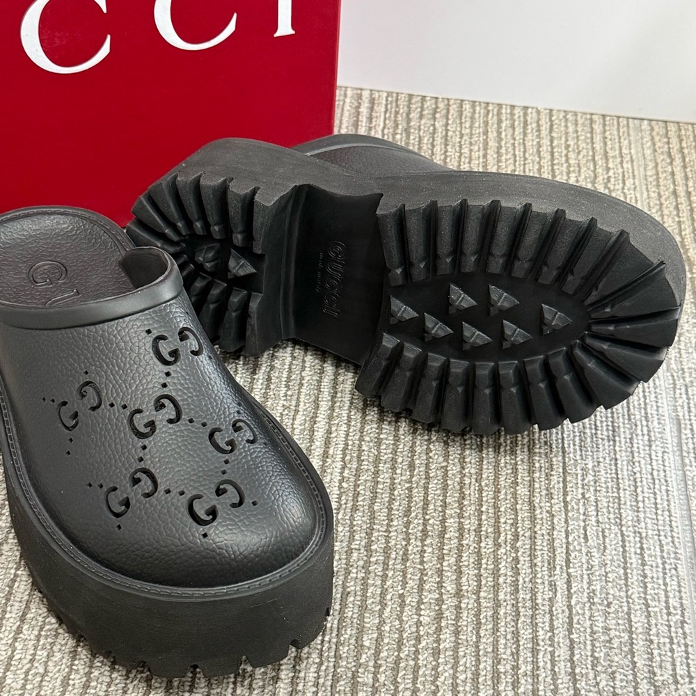 Gucci Women's Black Sandals - Picture 2 of 6